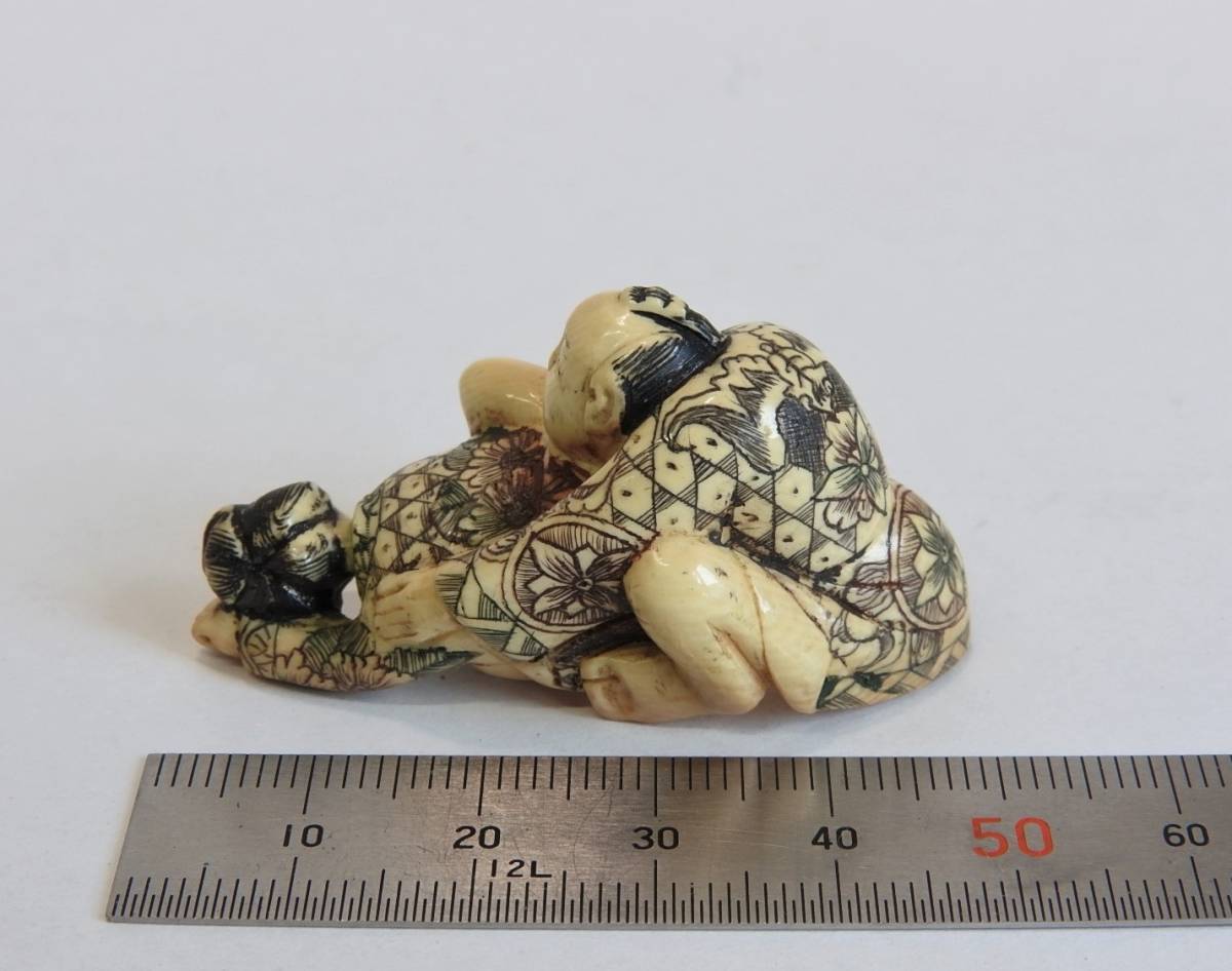 15-3）本象牙 根付 春画 浮世絵 時代物 繊細な彫刻 (銘:あり) 東洋