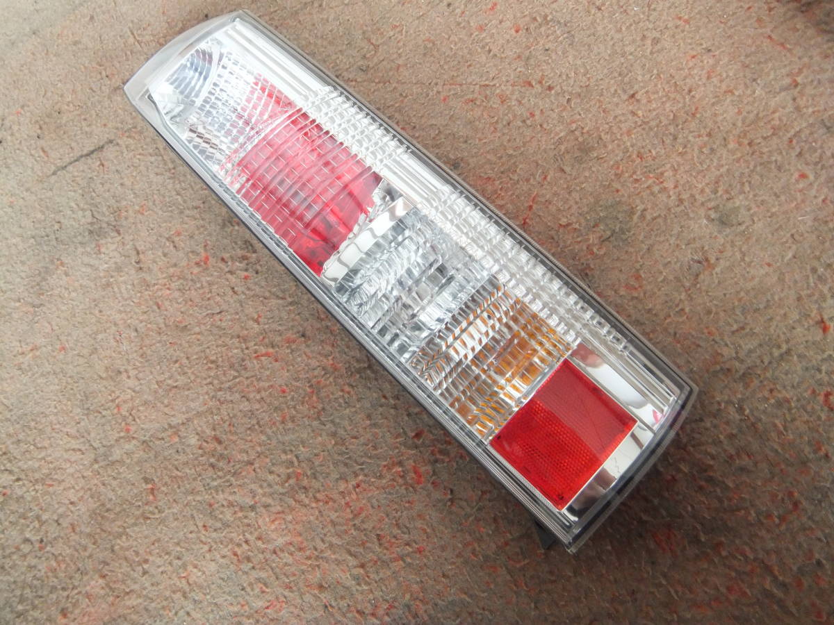 DA64W スクラム　右リアテールレンズ　新品 スクラムワゴン DG64W) 右テールランプ 後期 エブリイワゴン DA64W