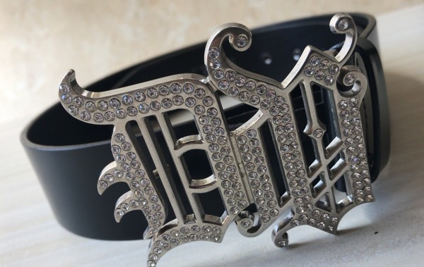 限定 スワロフスキー GIANNI VERSACE ヴェルサーチ ゴシックロゴ 