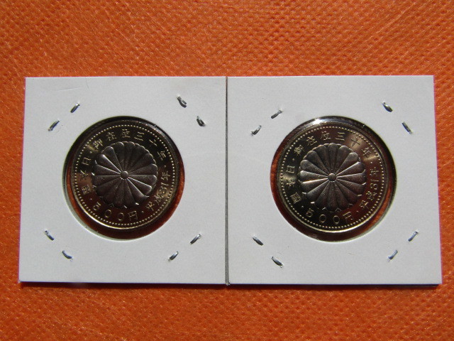 ★天皇陛下御在位３０年記念五百円硬貨２枚と記念切手_8