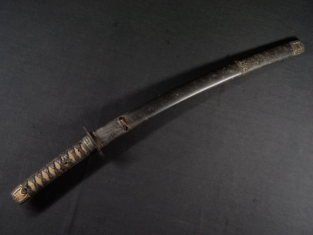 【人気，人気セール】 時代拵え 脇差用 全長:71.5cm 一作揃い赤銅魚子地金色絵縁頭鯉口責金鐺 鮫皮着柄前 鉄地秋虫図金色絵鍔 検索：日本刀装具(鍔、刀装具)｜売買されたオークション情報、yahooの商品情報をアー 鍔、刀装具