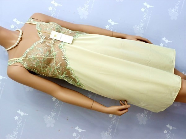 T1-877◎新品タグ付*ワコール/マチュア♪透け柄極美レース☆ストレッチ素材スリップ*85