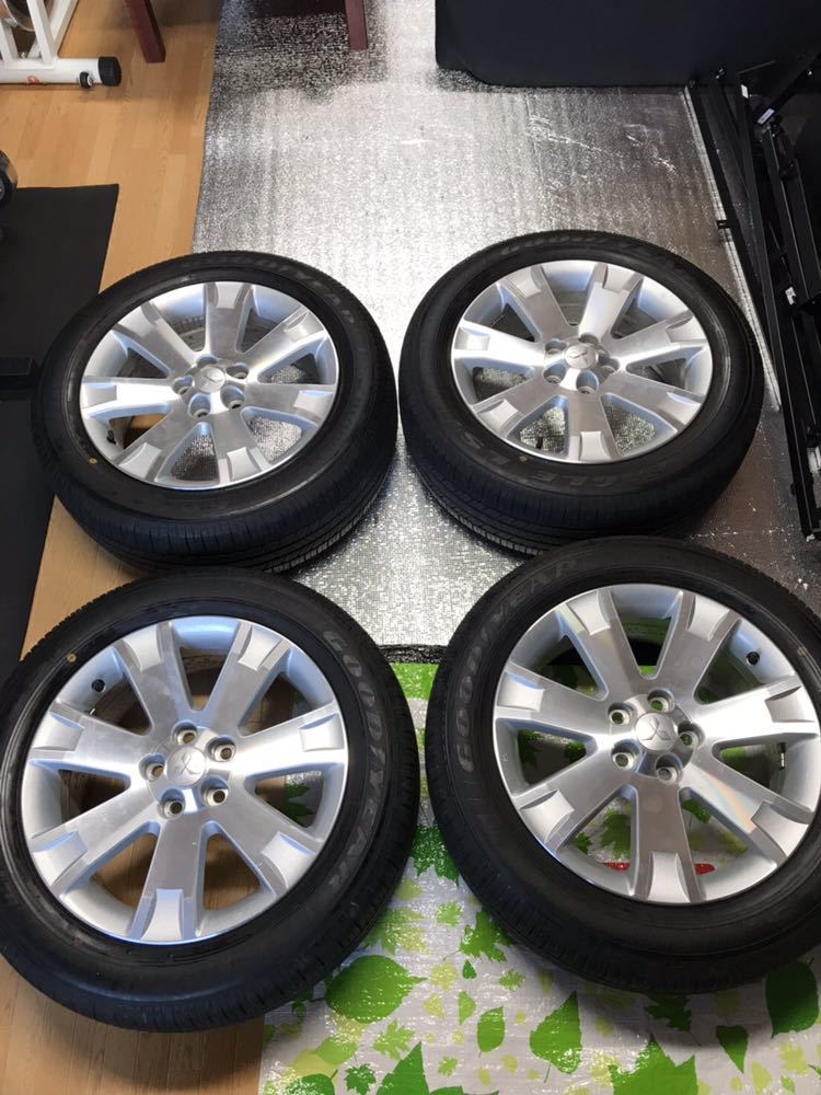 デリカ☆d5用☆純正タイヤ☆ナットのオマケ付き！！_1