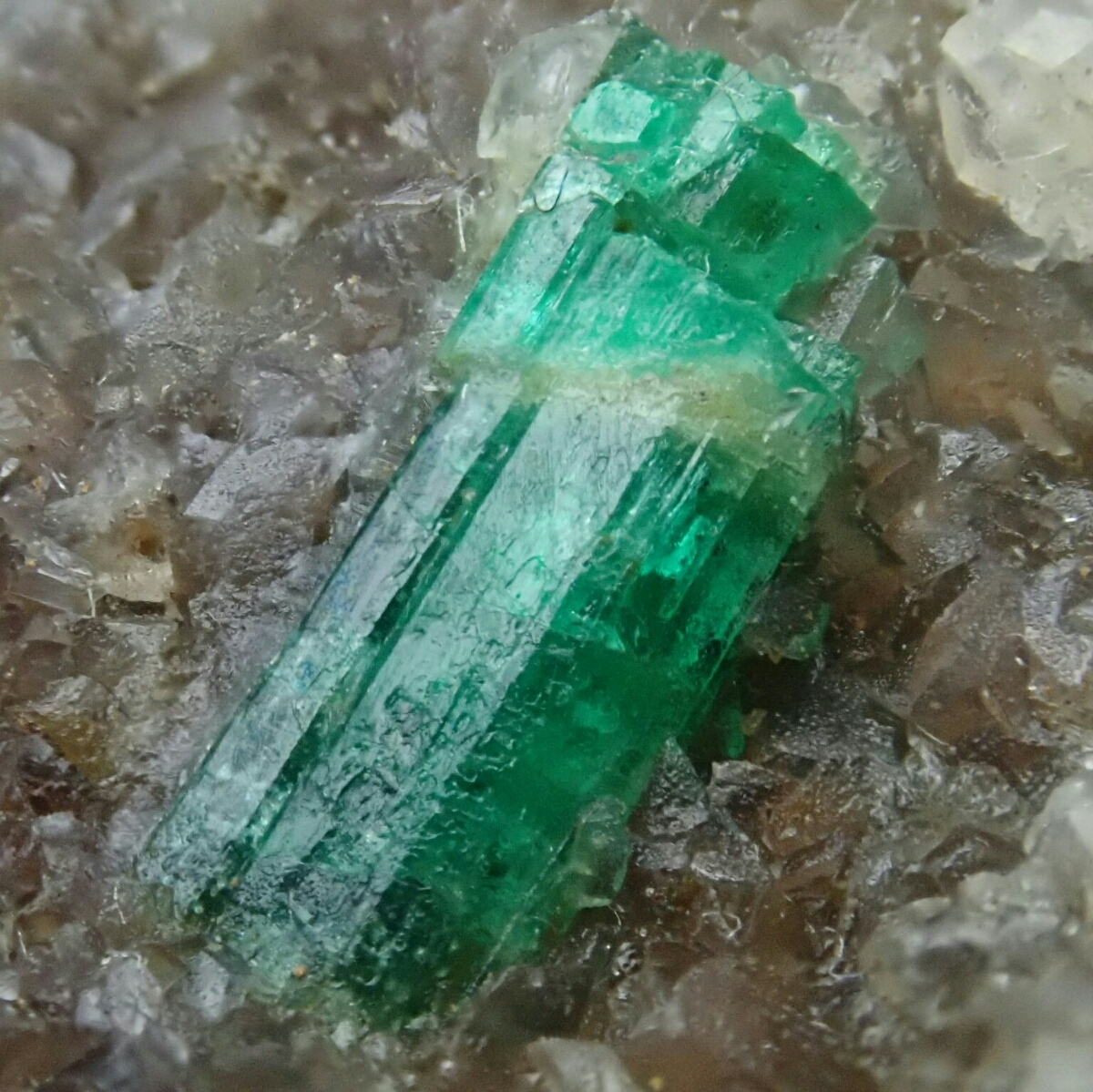 エメラルド　緑柱石　ベリル　アフガニスタン　鉱物　 標本 原石 天然石_1