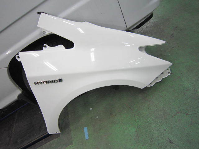プリウス ZVW30 後期 フロント フエンダー 右 040白