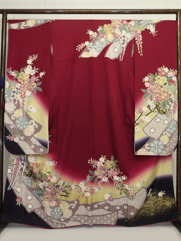 特 460octihaji 長寸 振袖袷 パールトーン加工 金彩加工 刺繍 花車 濃赤色 【中古Ａ】 | 成人式の振袖レンタル・振袖購入・ママ パールトーン加工 八掛 湯のし 成人式振袖カタログ(E-4602)