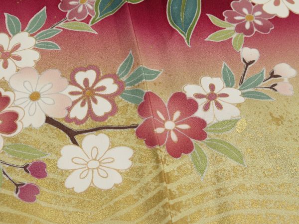 特 460octihaji 長寸 振袖袷 パールトーン加工 金彩加工 刺繍 花車 濃赤色 【中古Ａ】 | 成人式の振袖レンタル・振袖購入・ママ パールトーン加工 八掛 湯のし 成人式振袖カタログ(E-4602)