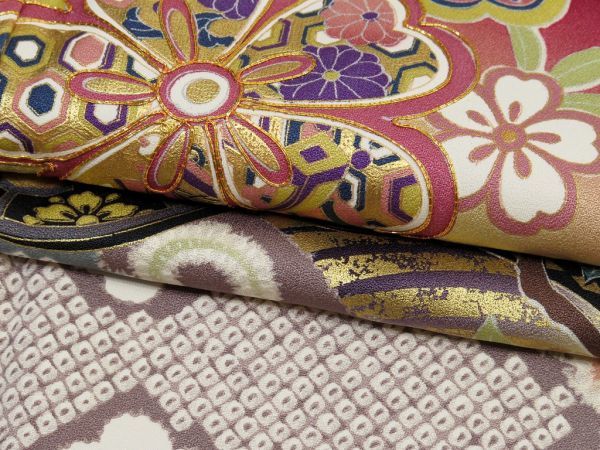 特 460octihaji 長寸 振袖袷 パールトーン加工 金彩加工 刺繍 花車 濃赤色 【中古Ａ】 | 成人式の振袖レンタル・振袖購入・ママ パールトーン加工 八掛 湯のし 成人式振袖カタログ(E-4602)