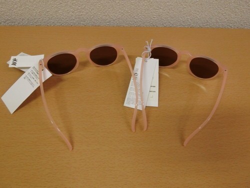 286 H M エイチアンドエム キッズ サングラス ピンク 2個セット タグ付き 女の子用 売買されたオークション情報 Yahooの商品情報をアーカイブ公開 オークファン Aucfan Com