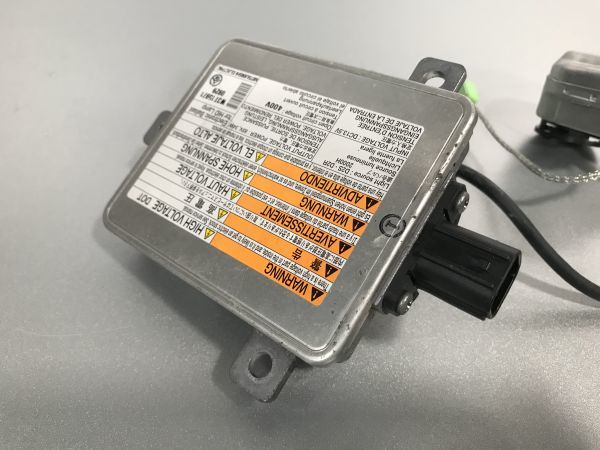 1445 良品/送料無料 ワゴンＲスティングレー MH22S/MH23S / パレット MK21S / AZワゴン MJ23S 純正 HIDバラスト 片側 W3T15971 W3T16071