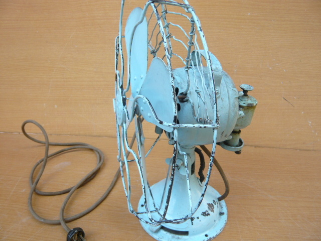 【赤字超特価，爆買い】 扇風機　芝浦電機　４枚羽根/１２インチ　　鉄製　ジャンク品　アンティーク　インテリア用品