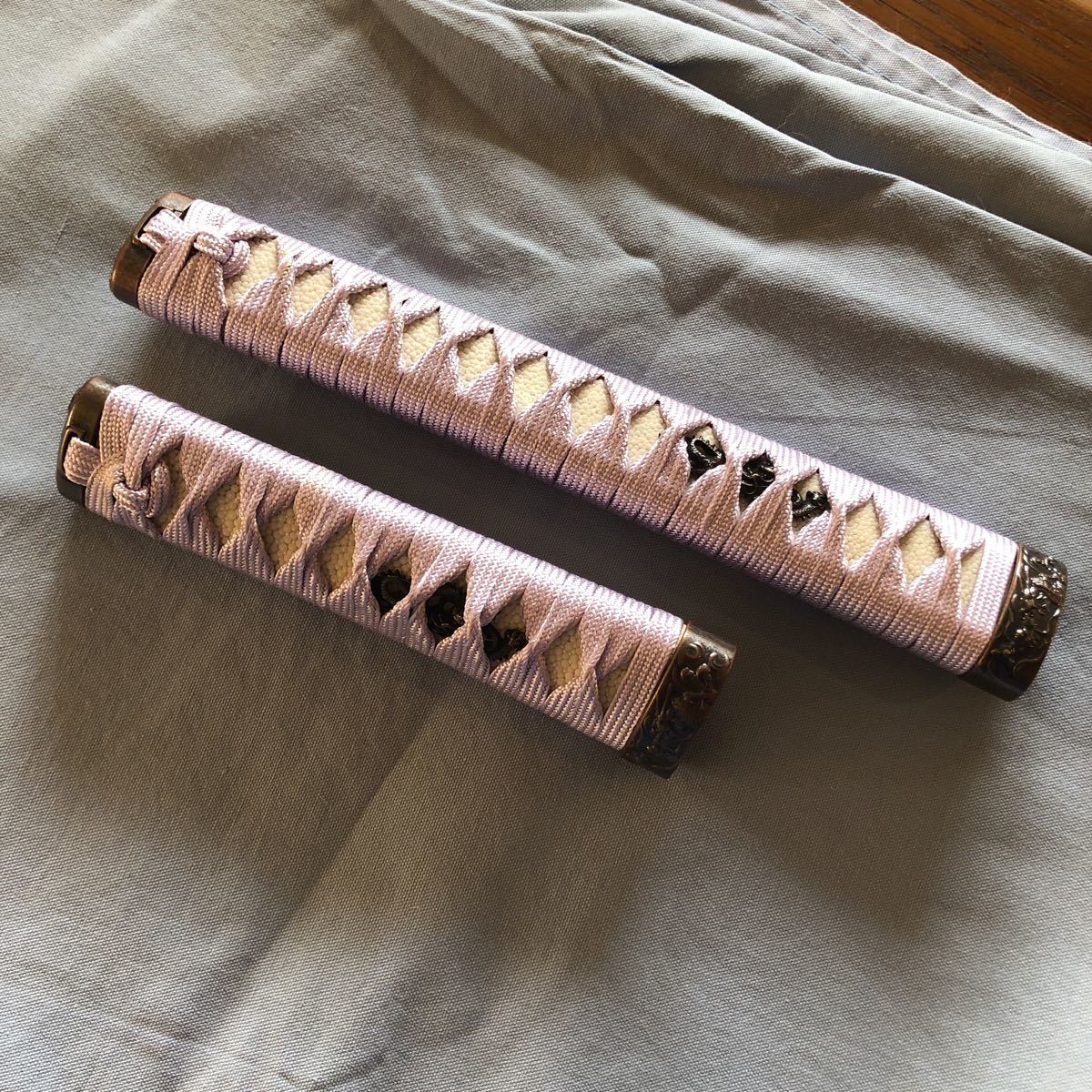 新品 日本刀柄 日本刀装具 全長約26CM 桜縁頭 本鮫 縁頭 目貫 桜目貫 綿巻 木柄 合成鮫皮 龍紋縁頭目貫 折金 拵 短刀用