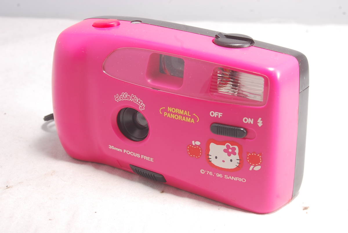 サンリオ HELLO KITTY ハローキティ 35mm フラッシュ付 フィルムカメラ 
