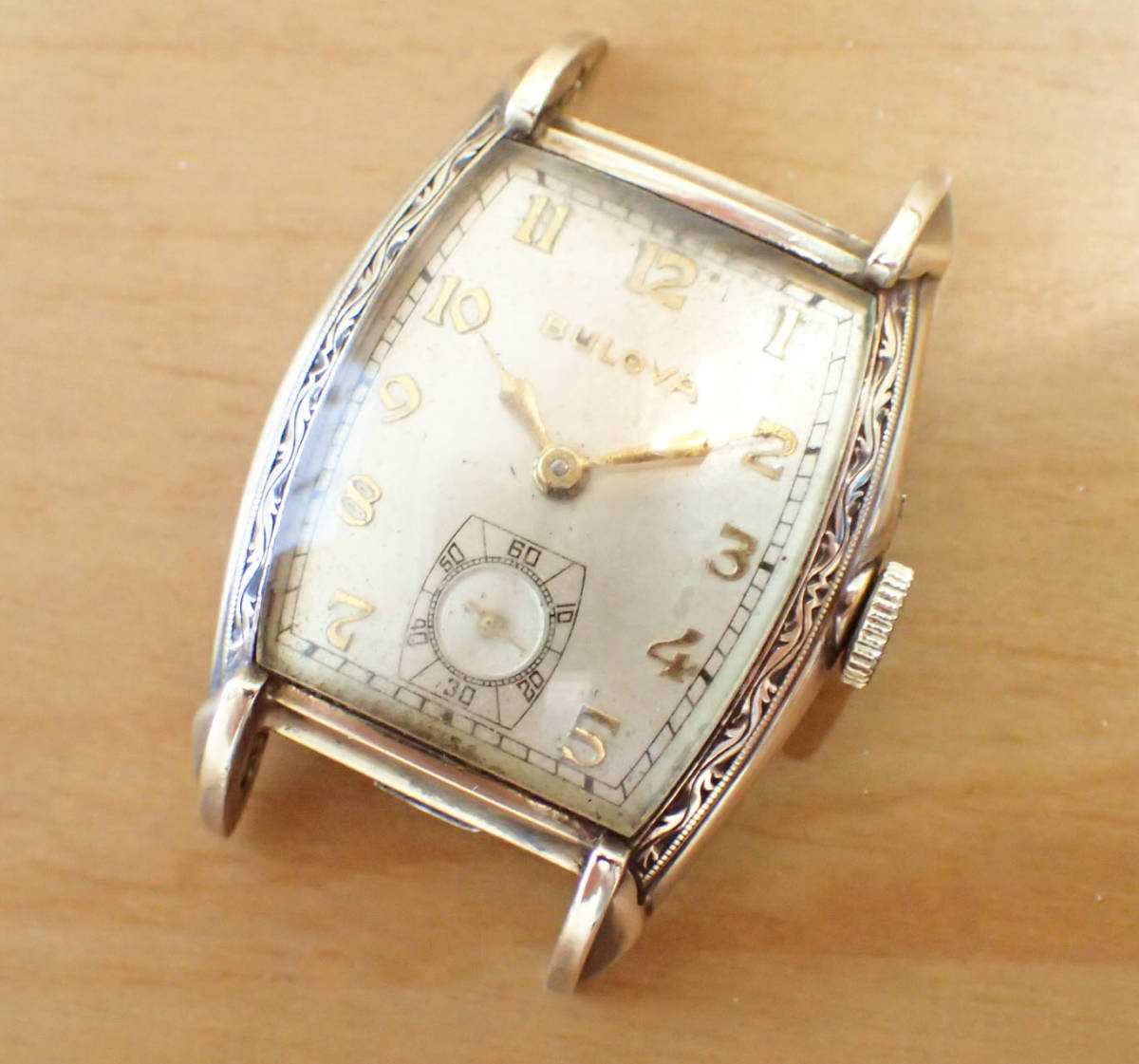  1940年代 BULOVA/ブローバ 10金張 彫刻ゴールドケース Cal.10BC 手巻きアンティーク腕時計(ブローバ)｜売買されたオークション情報、yahooの商品情報をアーカイブ公開 - オークファン ブローバ