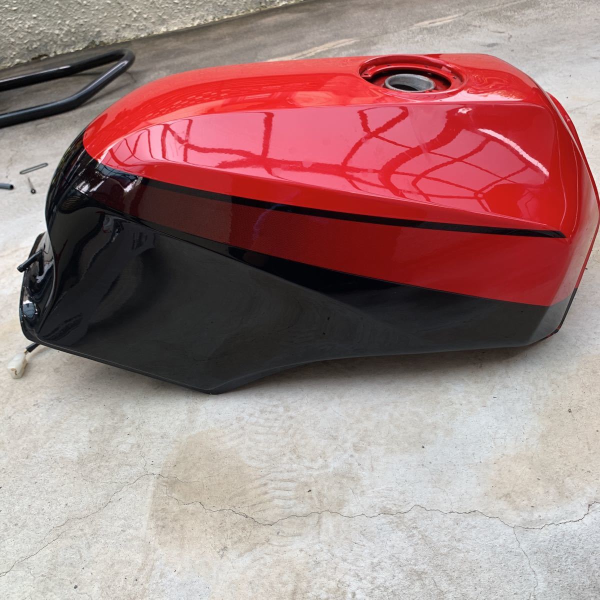 gpz900r gpz750r 燃料タンク レッド/グレー gpz900r gpz750r 燃料タンク レッド/グレー Kawasaki 【公式通販】