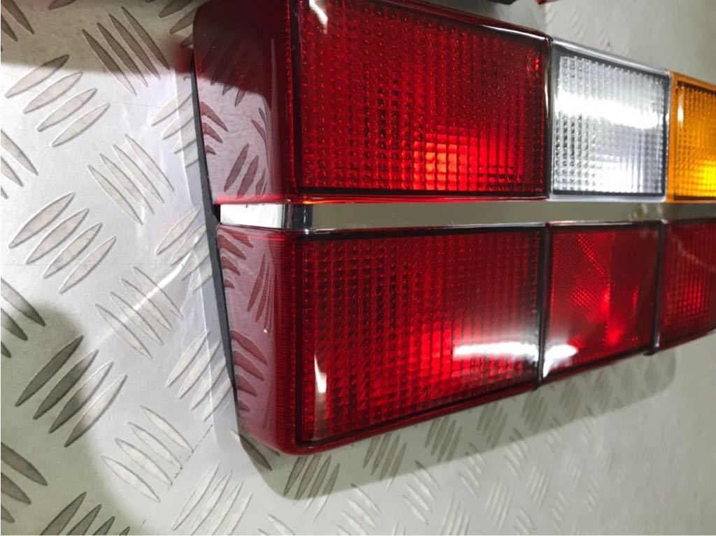 ボルボ240 セダン 未使用 テールランプ 赤 クリア 2個セット｜Www