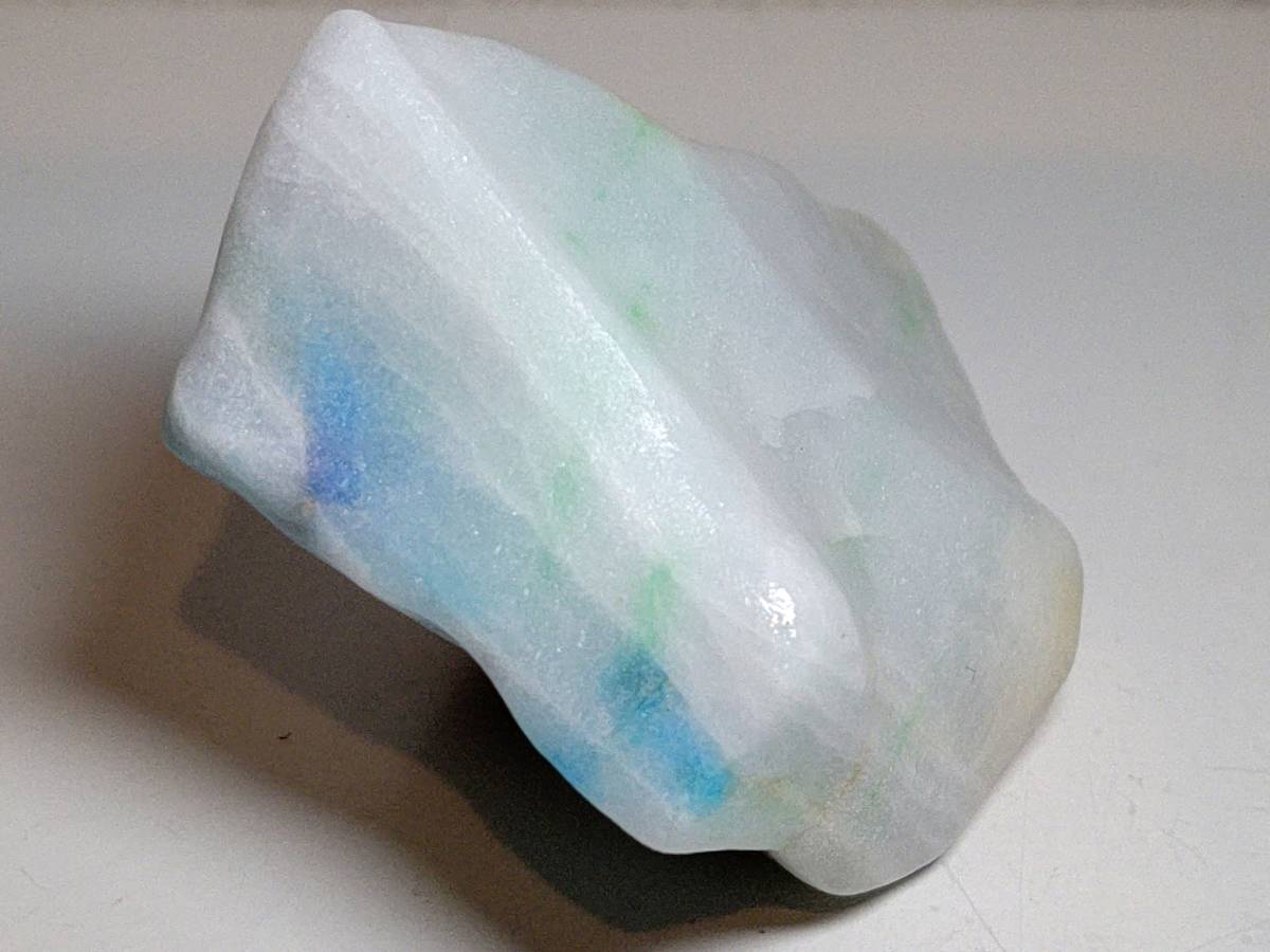 アイスブルー】 ☆93g☆ 翡翠 原石 ヒスイ 鉱物 鑑賞石 糸魚川 水石