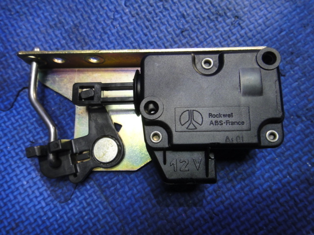 驚きの破格値，新品 ジャガー ソブリン XJ V8 x308 等 給油口 ロック アクチュエーター 燃料口 6260(ジャガー用)｜売買されたオークション情報、yahooの商品情報をアーカイブ公開 - オークファン ジャガー用
