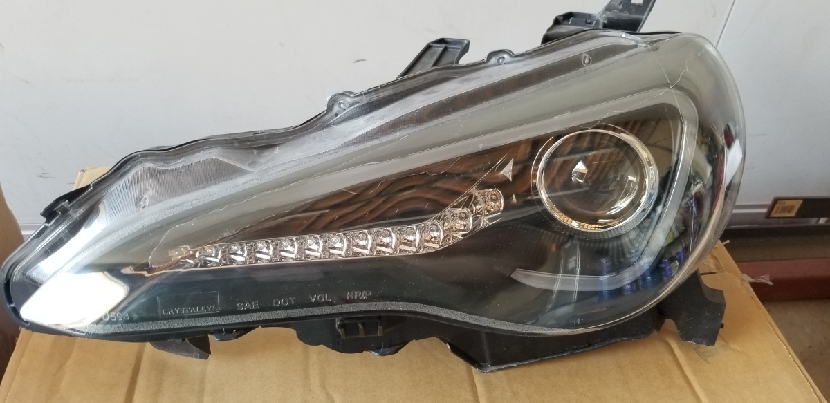 86 BRZ ZN6 クリスタルアイ製ヘッドライト 社外 左右 ハロゲン