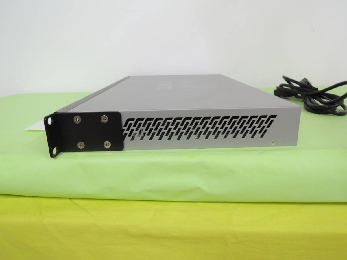 CISCO 型番:SG300-52 52 ポート ギガビット マネージド スイッチ 付属品：ACコード