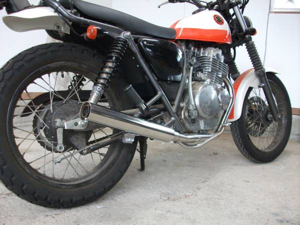 グラストラッカーマフラー　ＮＪ４７Ａ　６０パイステンレス新品未使用の出品です。