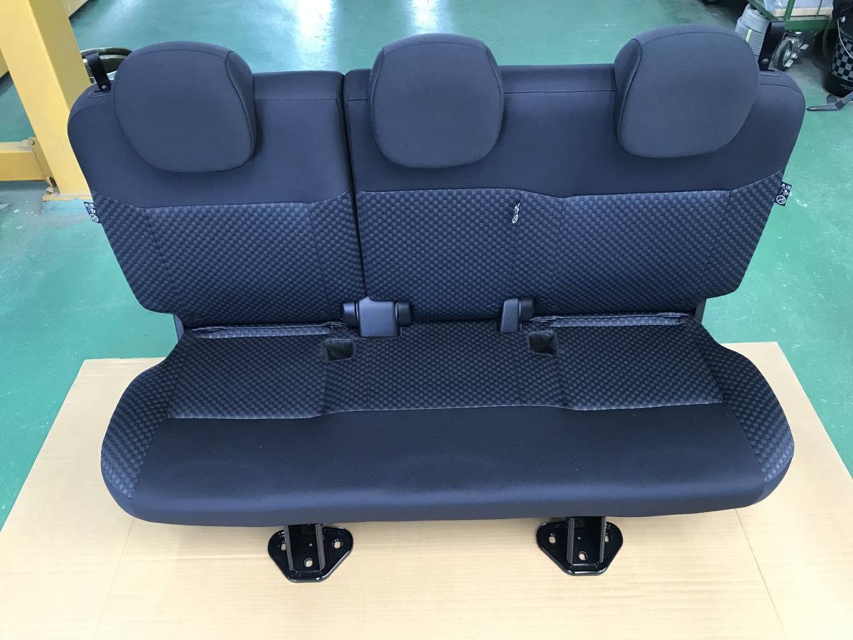 NV200 ワゴン車 新車取り外しセカンドシート、カーペット、リアの 