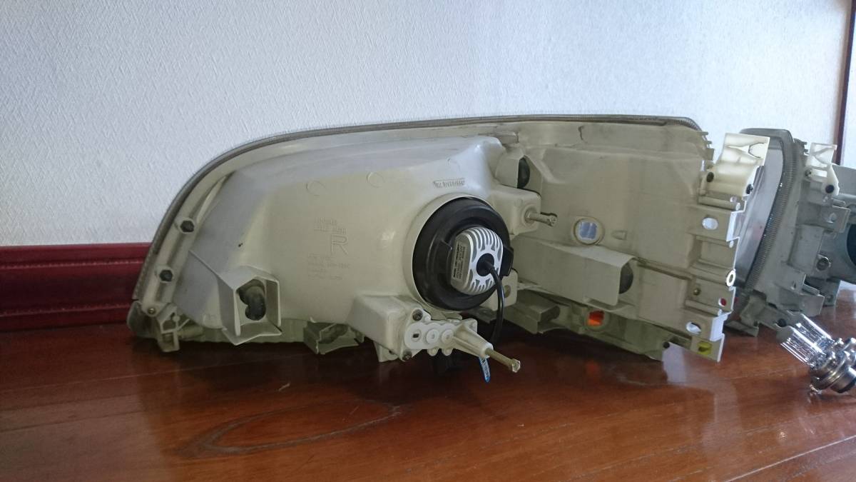 ハイエース　１００系　後期　KOITO　純正ヘッドライト　LED_3