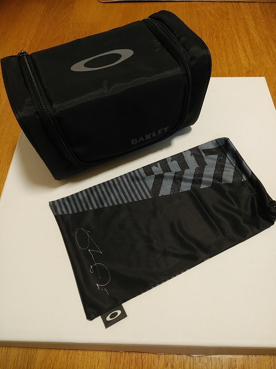 数量限定，格安 OAKLEY オークリー ゴーグル 収納ケース バッグ 袋 バッグ ケース AIRBRAKE ショーンホワイト shaun / flight deck prizm smith xl poc(オークリー)｜売買されたオークション情報、yahooの商品情報をアーカイ ゴーグル