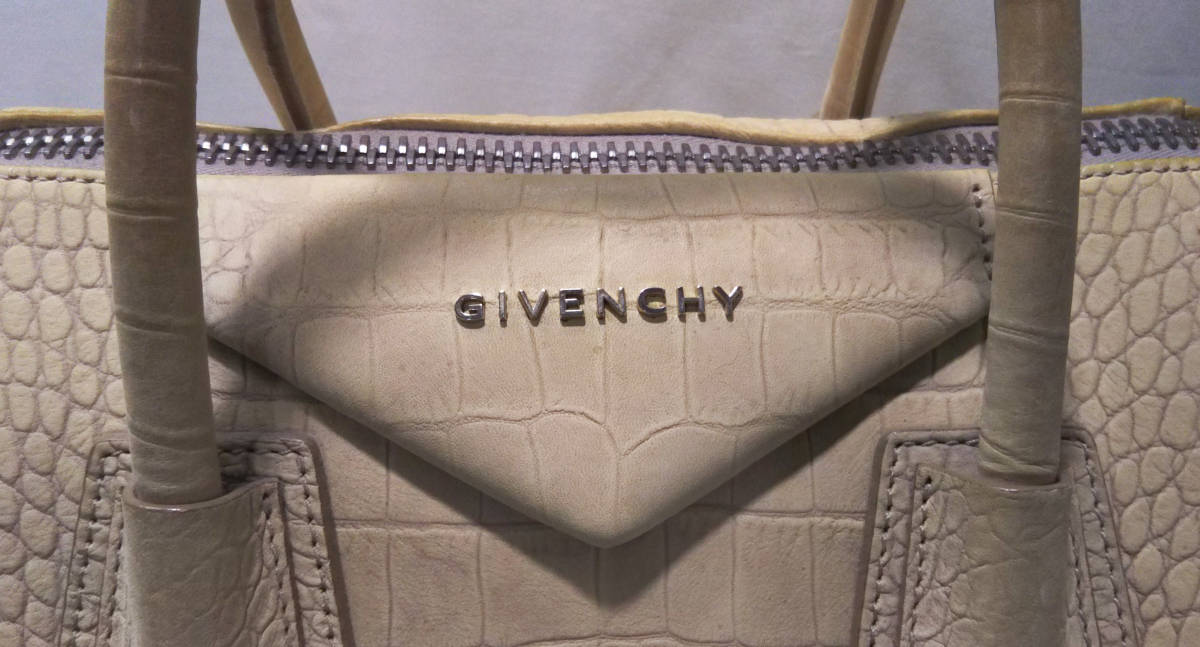 GIVENCHY Antigona レザーショルダーバッグ トートバッグ 型押し 