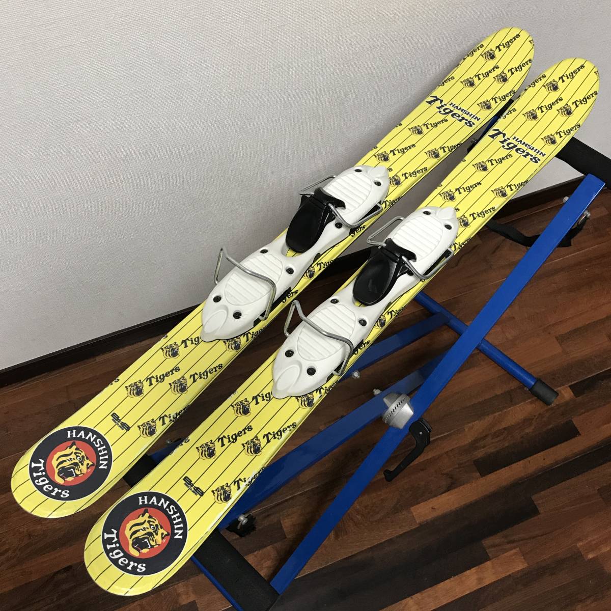 正規品，定番人気 激レア 阪神タイガース B&times;B Bluemoris スキーボード ショートスキー ファンスキー スノーブレード ブルーモリス(スキーボード)｜売買されたオークション情報、yahooの商品情報をアーカイブ スキーボード