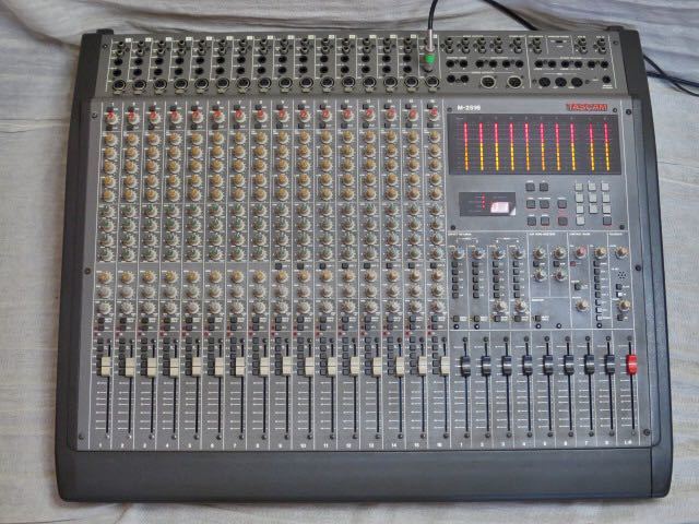 TASCAM 16chアナログミキサー M2516 TASCAM 16Chアナログミキサー M-2516 動作品 高音質 ハードケース付き