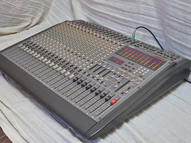 TASCAM 16Chアナログミキサー M-2516 動作品 高音質 ハードケース付き