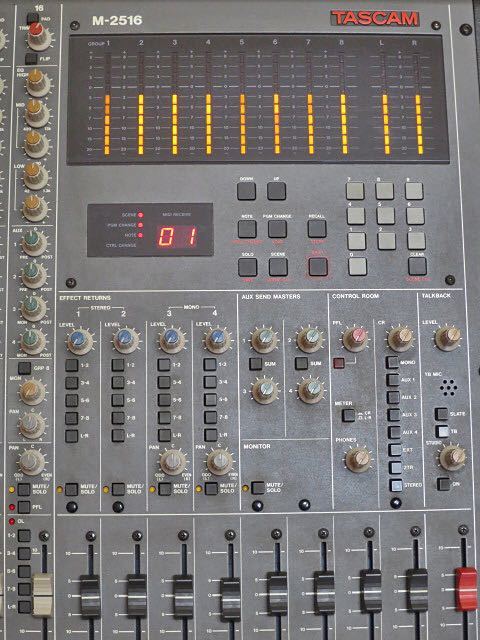 TASCAM 16Chアナログミキサー M-2516 動作品 高音質 ハードケース付き