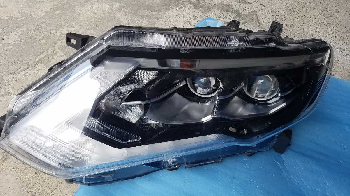 日産 T32後期 エクストレイル 純正 LED KOITO ヘッドライト 中古になります