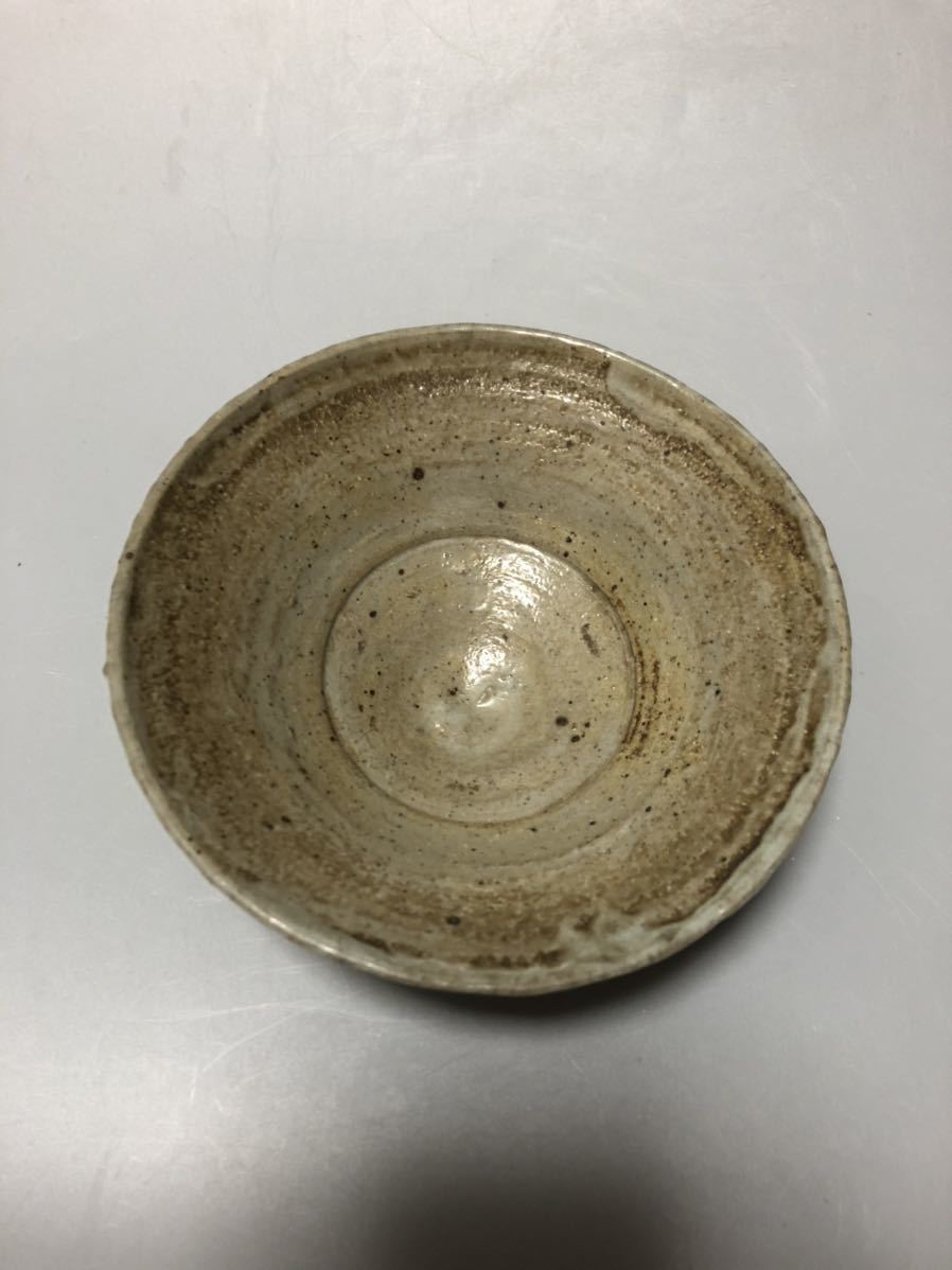 名碗 凛とし姿が美しい 刷毛目 平茶碗 銘(水月) 李朝