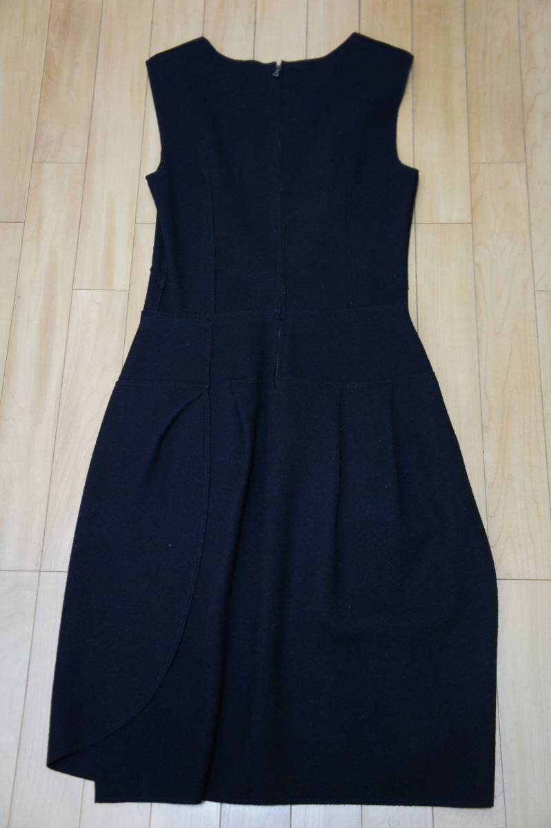 Prada プラダ 本物 女性用 羊毛素材ワンピース 40サイズ ワンピース ロング 売買されたオークション情報 Yahooの商品情報をアーカイブ公開 オークファン Aucfan Com