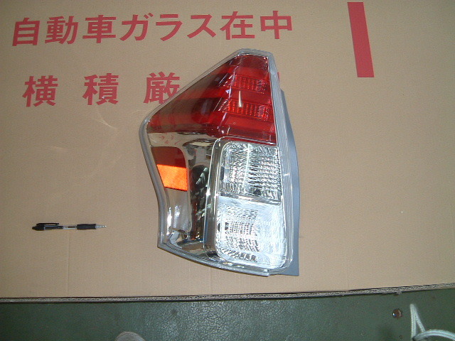 左テールライト プリウスα 後期 ZVW40 ZVW41スタンレイ 47-69 81561-47250