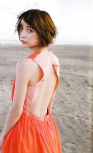 篠田麻里子のYahoo!オークション(旧ヤフオク!)の相場・価格を見る