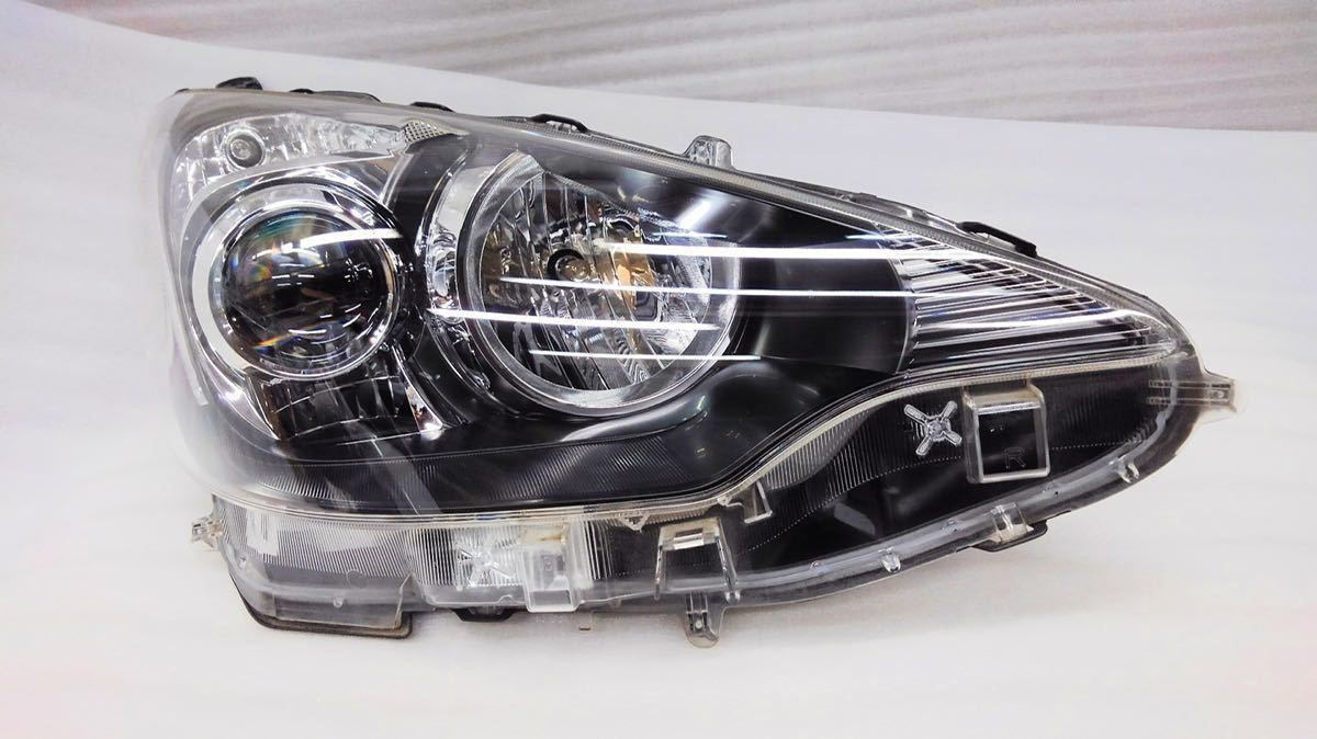 中古 アクアNHP10前期 右LEDヘッドライトKOITO52-247 中古 アクアNHP10