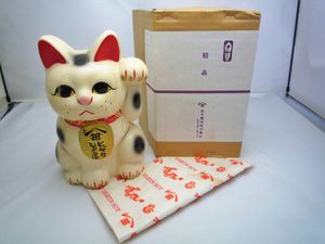 招き猫 貯金箱のYahoo!オークション(旧ヤフオク!)の相場・価格を見る