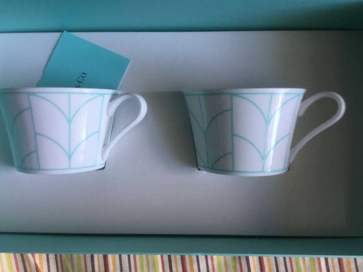 【人気SALE，HOT】 TIFFANY&Co. ティファニー ヴィートリーフ カップ＆ソーサーSET 2客(ティファニー)｜売買されたオークション情報、yahooの商品情報をアーカイブ公開 - オークファン ティファニー
