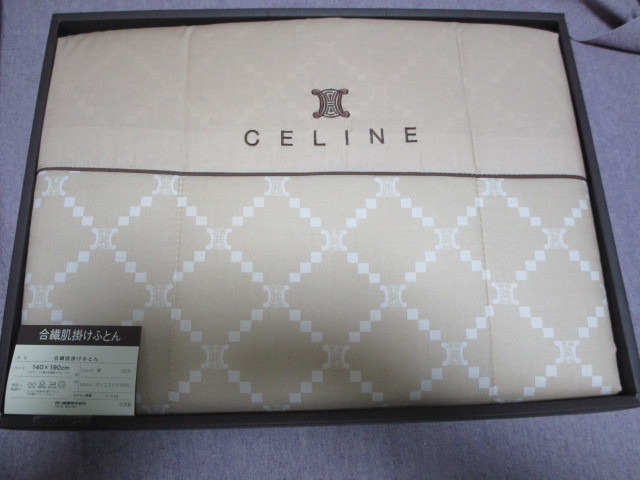 CELINE「セリーヌ☆合繊肌掛けふとん（ベージュ色）」～外箱に