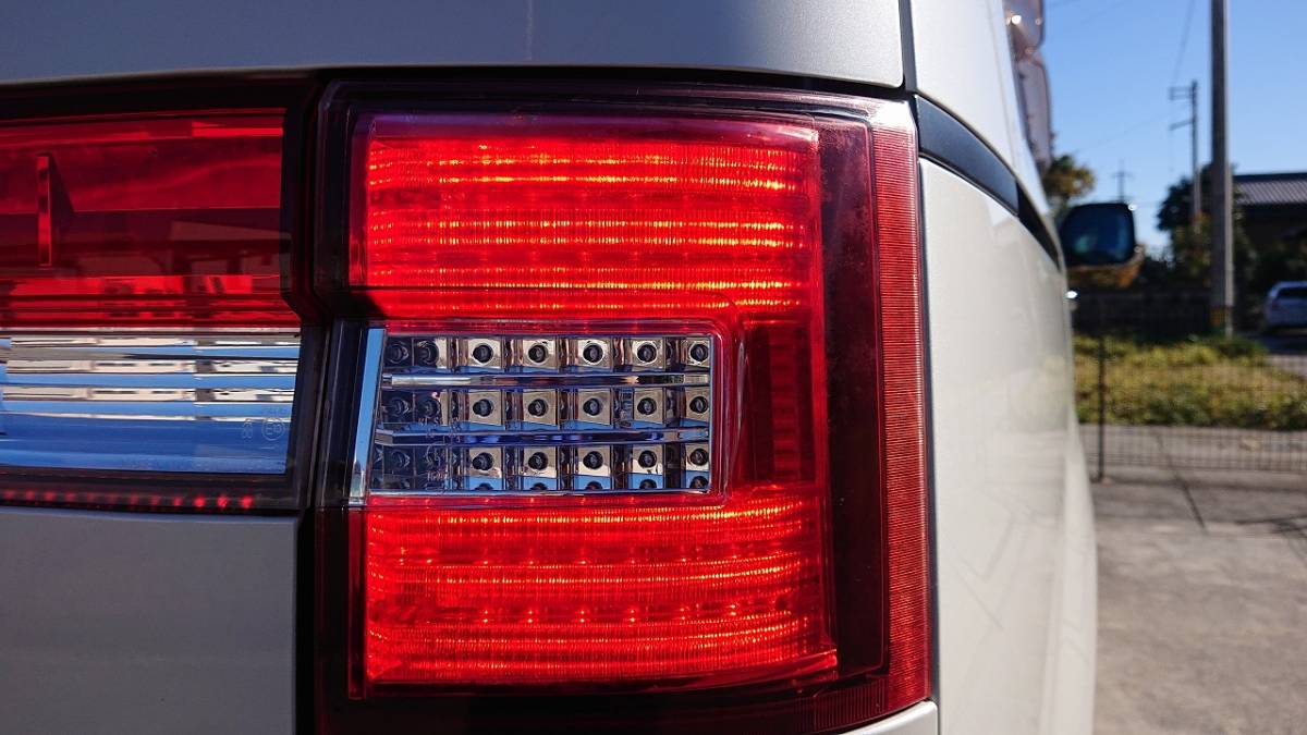 デリカD：5 絶版 セルフトレーディング LEDテールランプユニット 