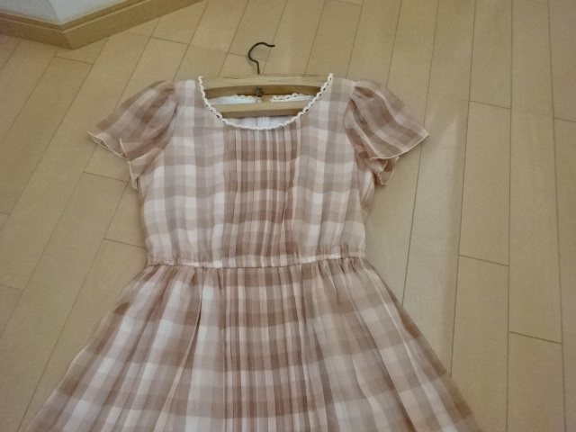 レストローズ L Est Rose ワンピース サイズ2 1761 ワンピース 売買されたオークション情報 Yahooの商品情報をアーカイブ公開 オークファン Aucfan Com