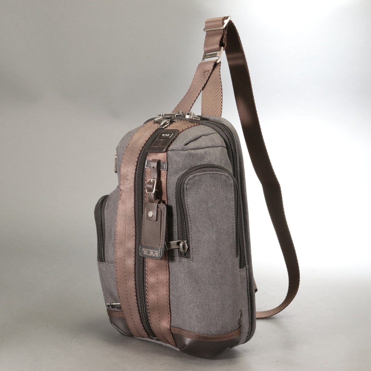 TUMI | ALPHA BRAVO ボディバッグ メンズ レザー Bravo サラトガ 