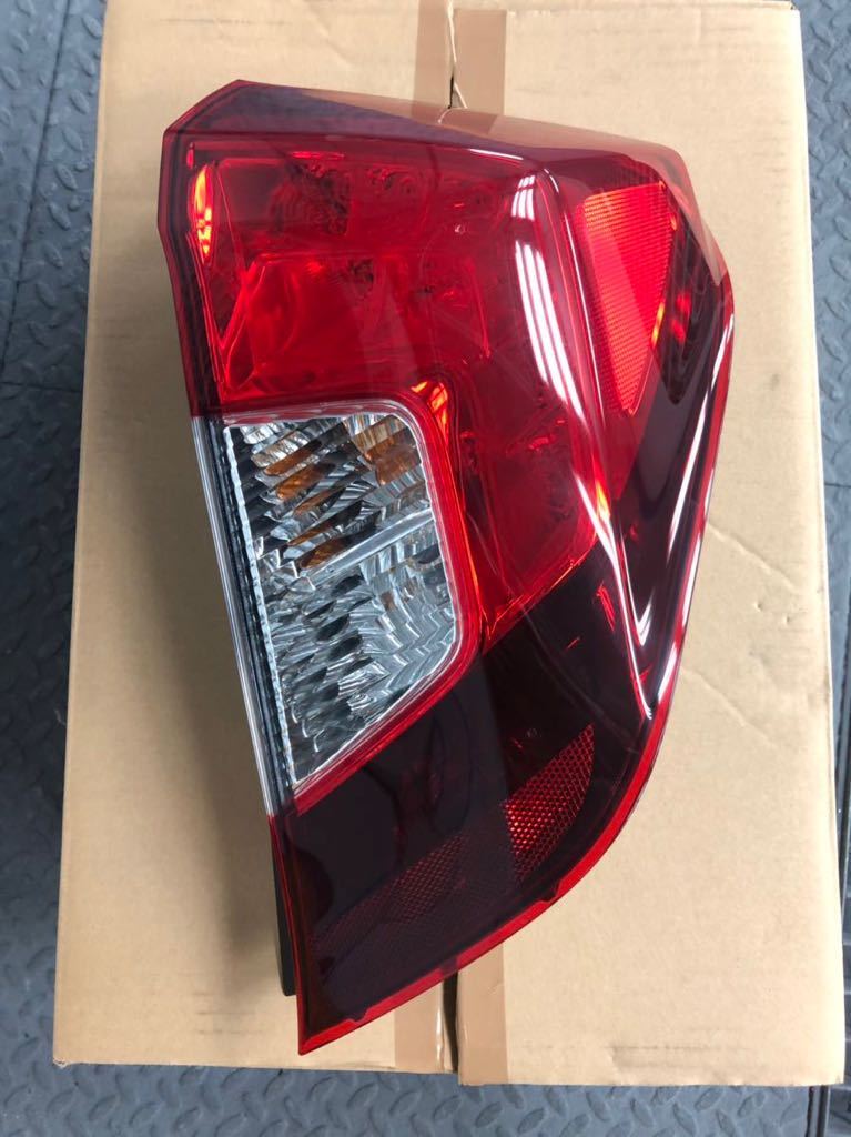 5イグル1 ホンダ フィット HONDA FIT GK3 テールランプ 右
