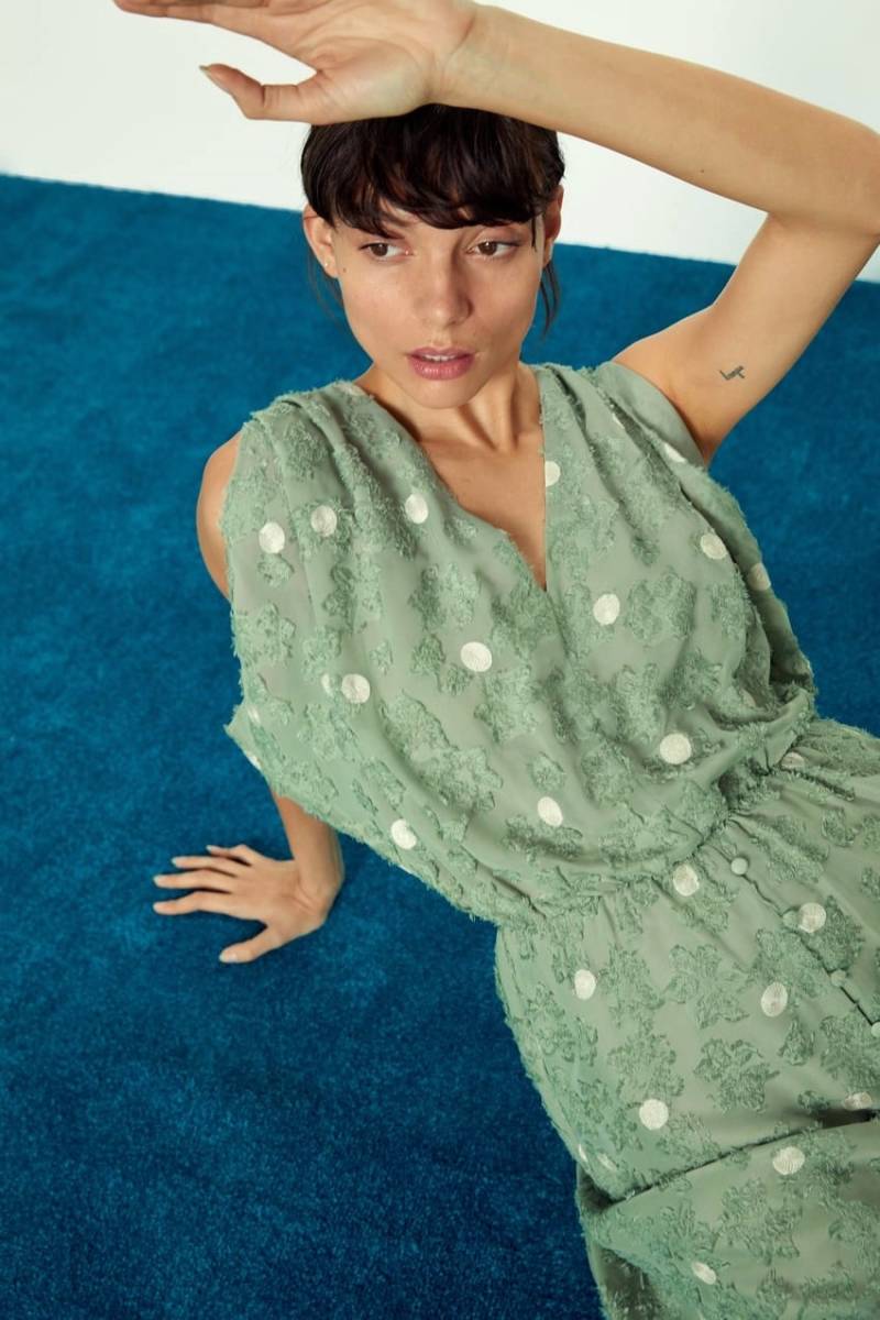 Zara ドットジャガードマキシワンピース ｍ レティシア王妃着 ワンピース 売買されたオークション情報 Yahooの商品情報をアーカイブ公開 オークファン Aucfan Com
