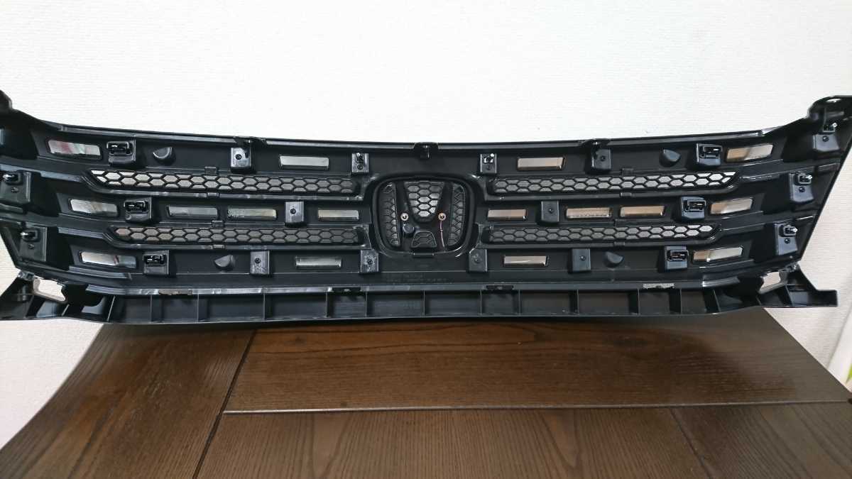 フリードスパイク 純正 メッキ グリル 新品 送料込!!Honda フリード