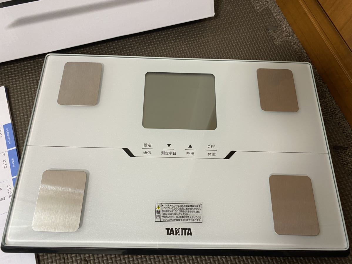 K163【美品】タニタ 体重 体組成計 ホワイト BC-768 WH スマホでデータ管理