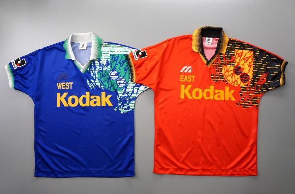 お買い得，新作登場 tb3290 Jリーグオールスターサッカー ミズノ製/ユニフォーム/1993/EAST+WEST/Kodak/サッカーシャツ/ブルー+レッド(Jリーグ)｜売買されたオークション情報、yahooの商品情報をアーカイブ公開 - オーク ユニフォーム